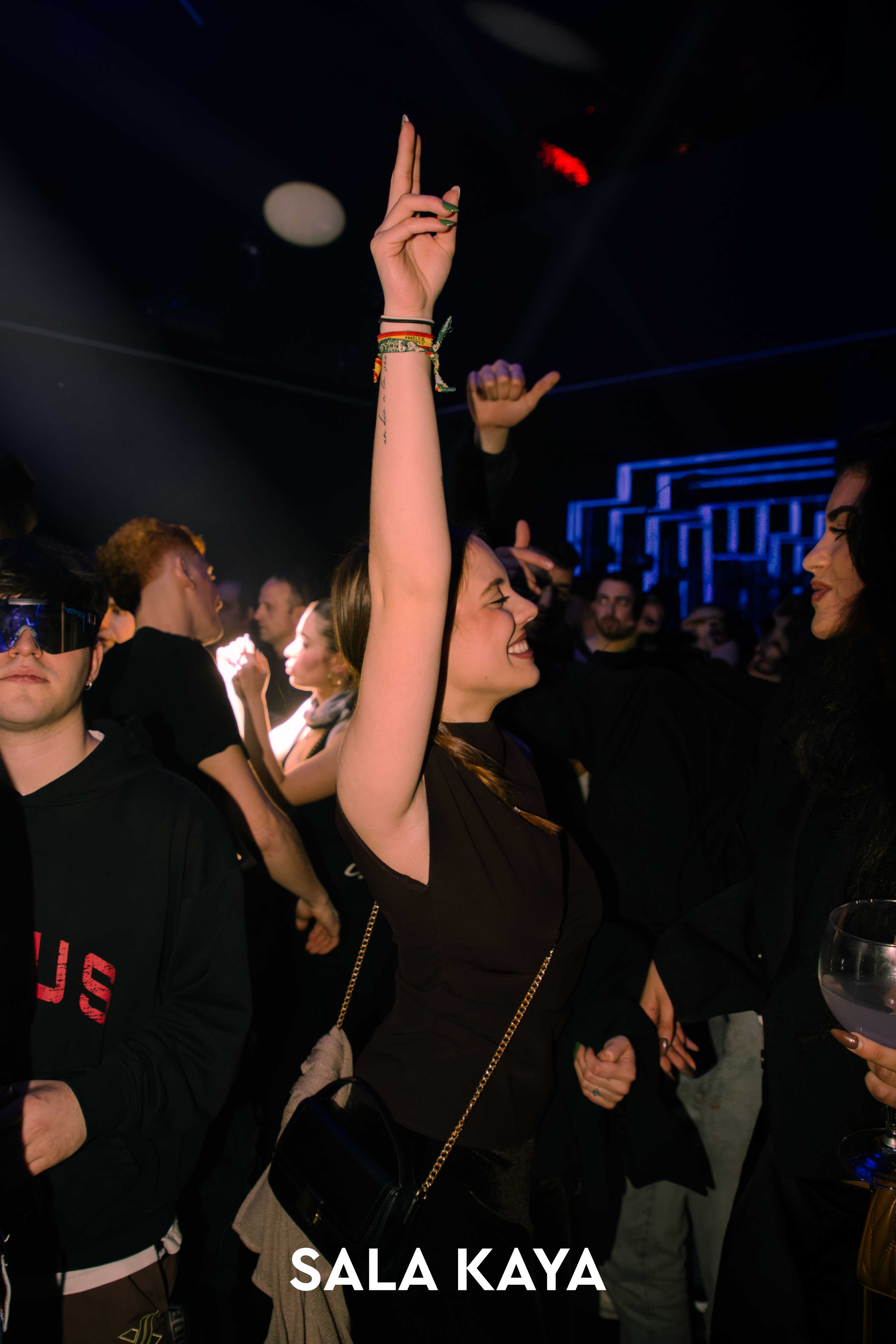 foto de público de KSTYLE Y CARLOS PEREZ