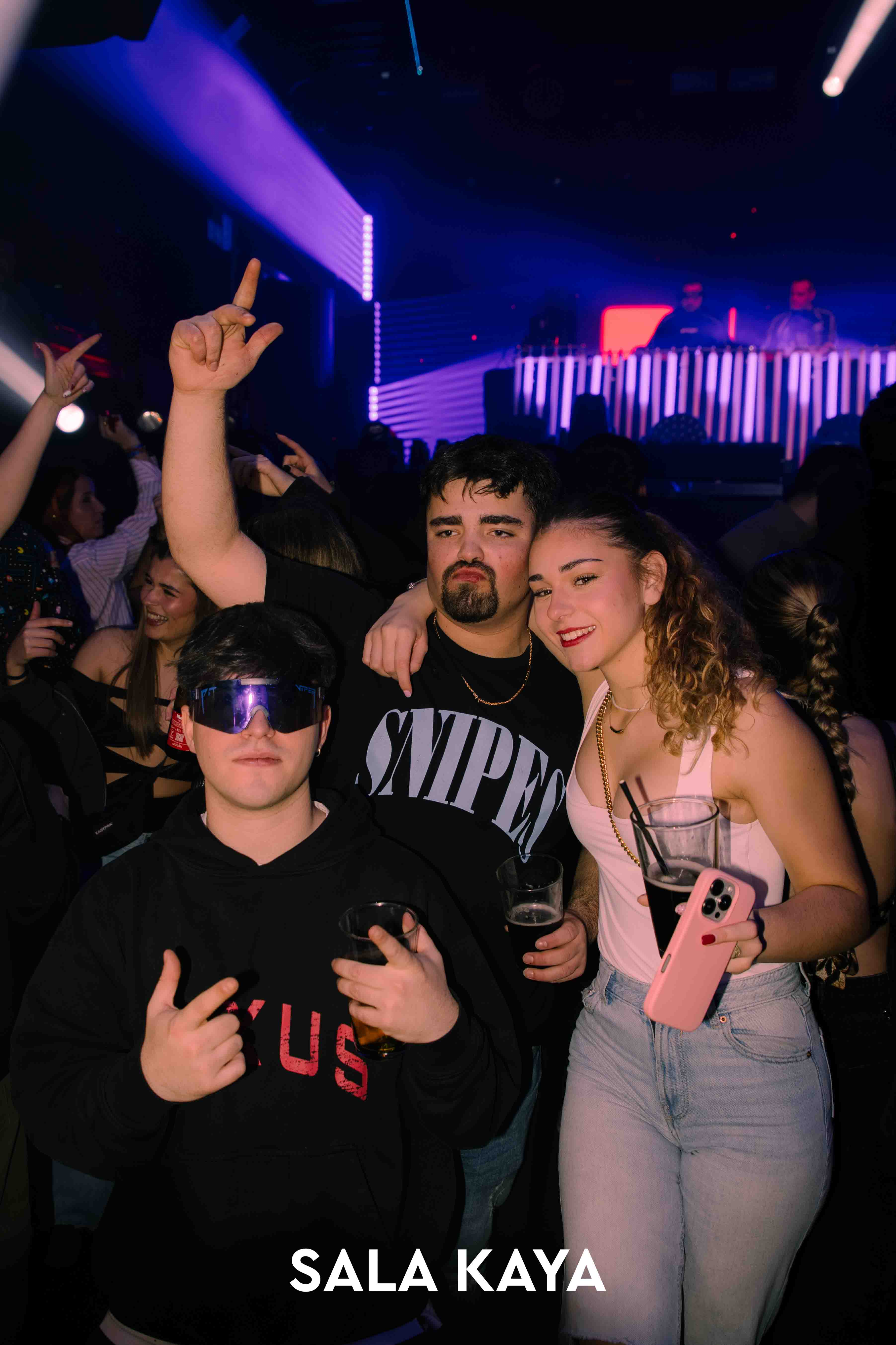 foto de público de KSTYLE Y CARLOS PEREZ