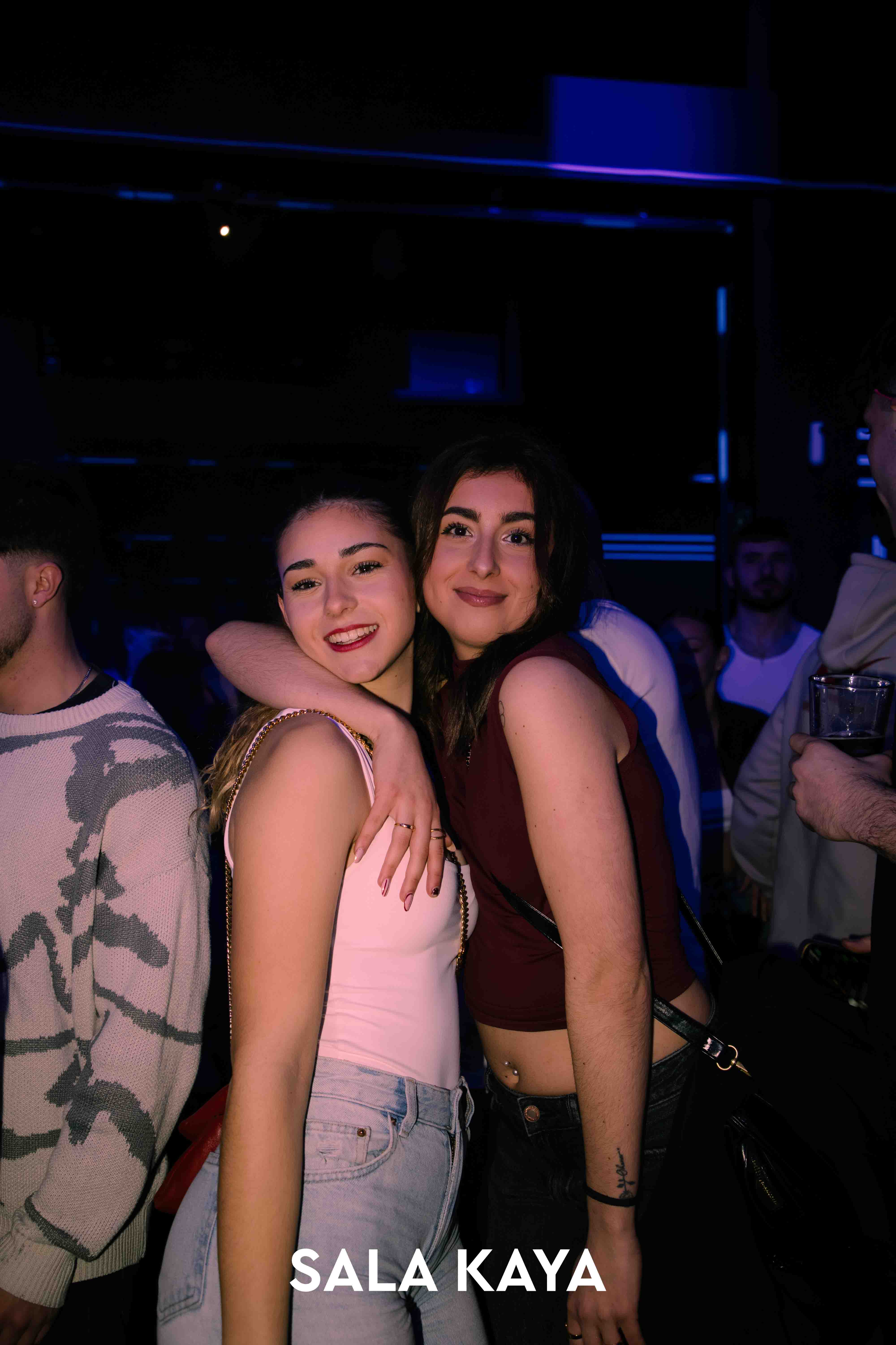 foto de público de KSTYLE Y CARLOS PEREZ