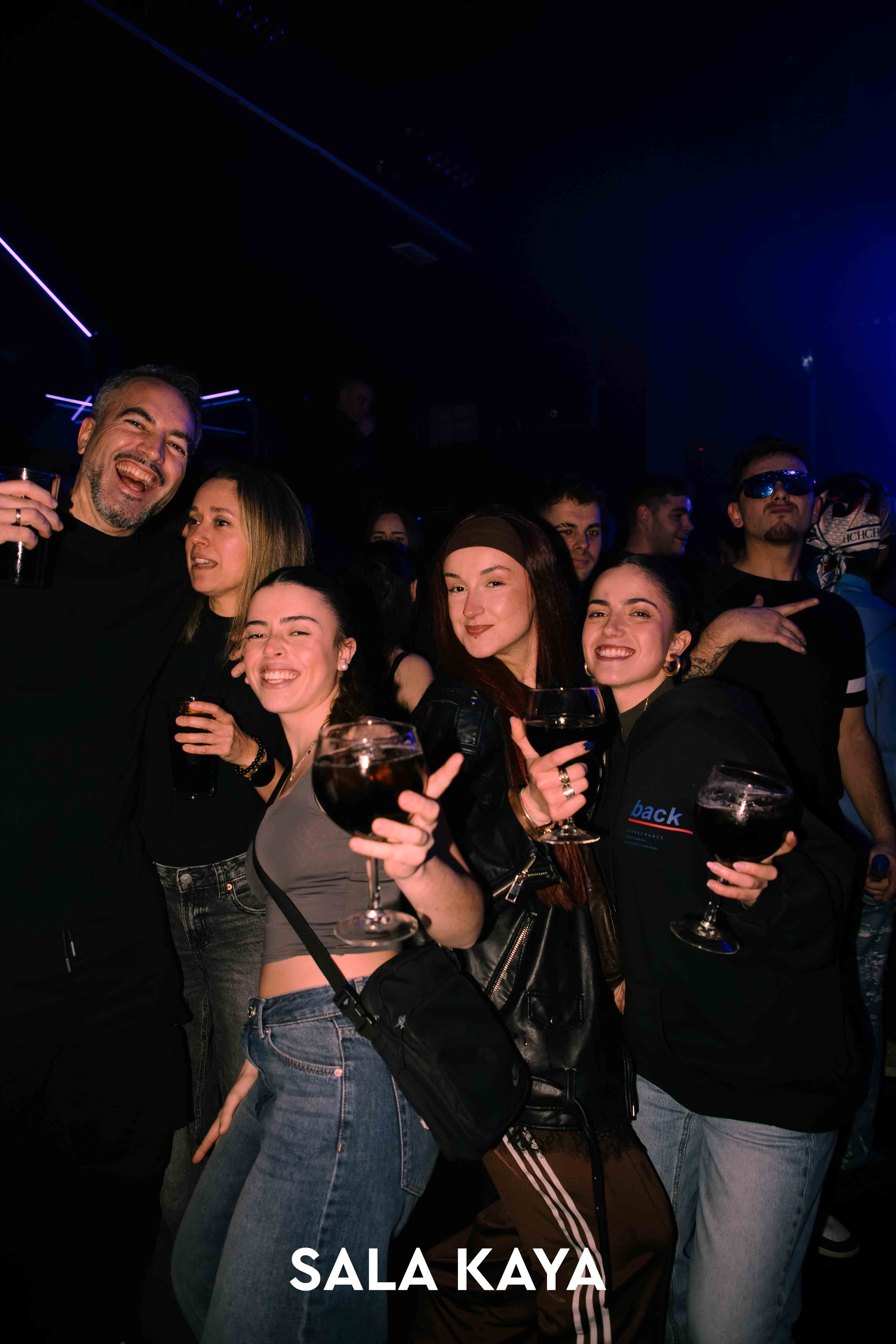 foto de público de KSTYLE Y CARLOS PEREZ