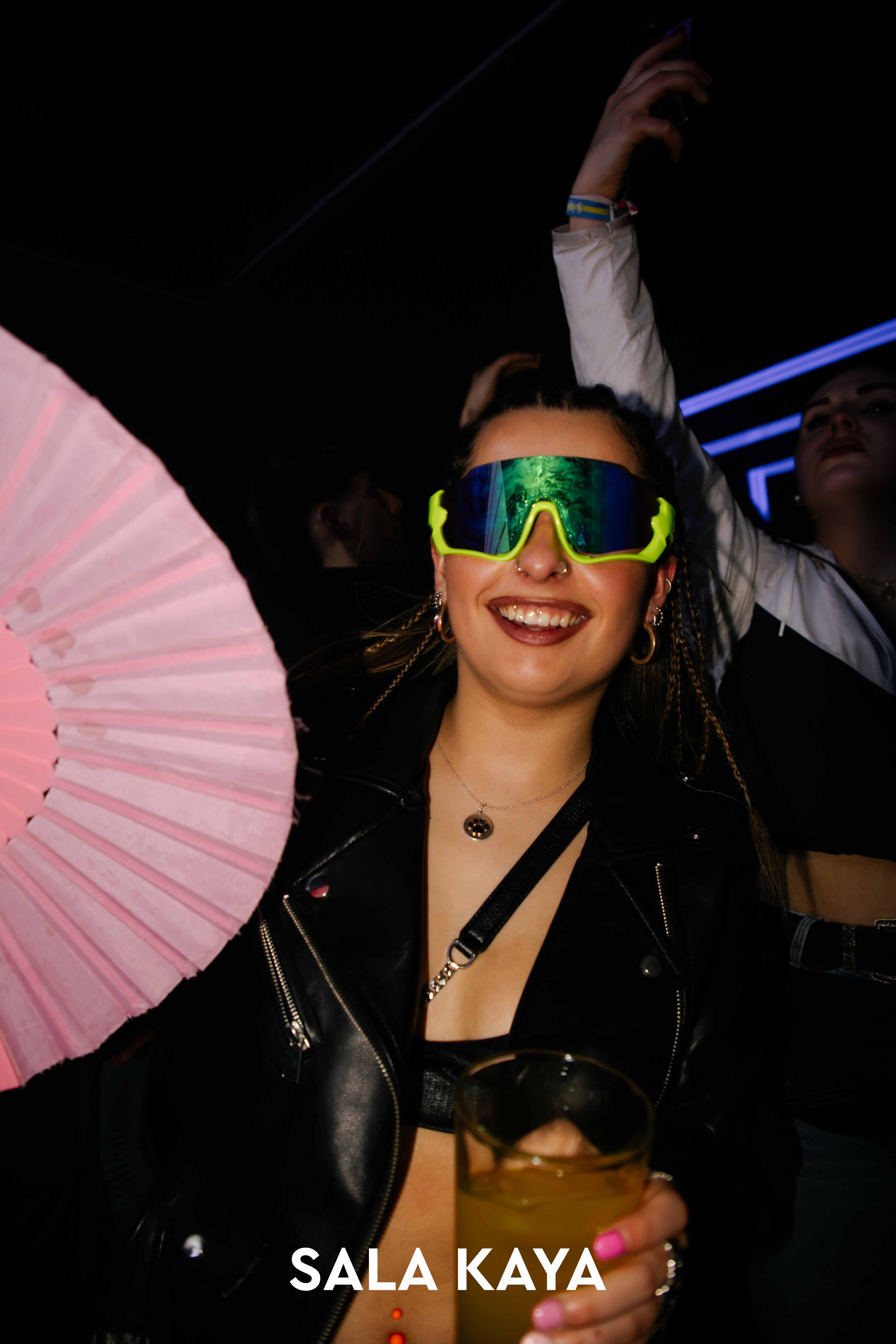 foto de público de KSTYLE Y CARLOS PEREZ