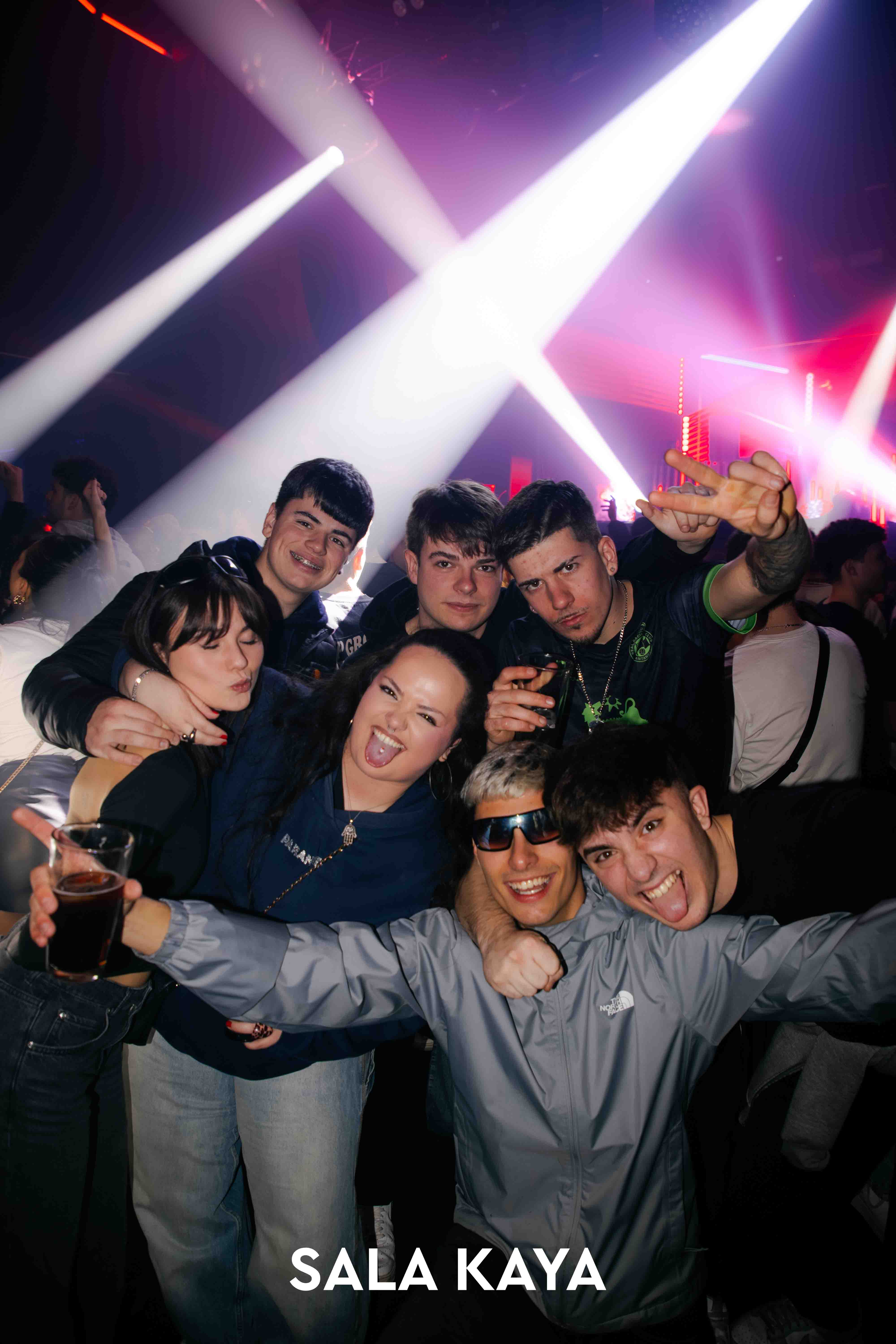 foto de público de KSTYLE Y CARLOS PEREZ