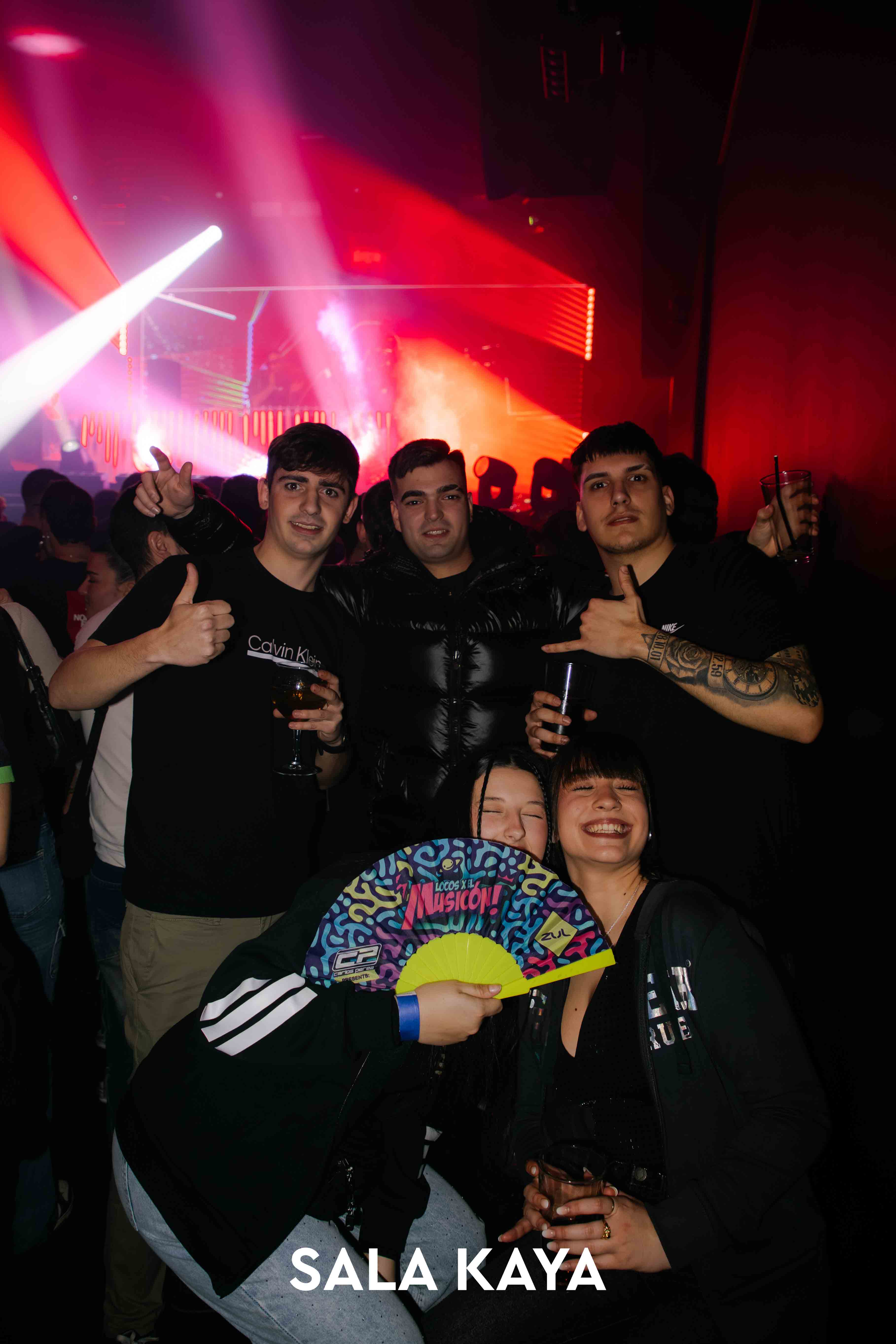 foto de público de KSTYLE Y CARLOS PEREZ