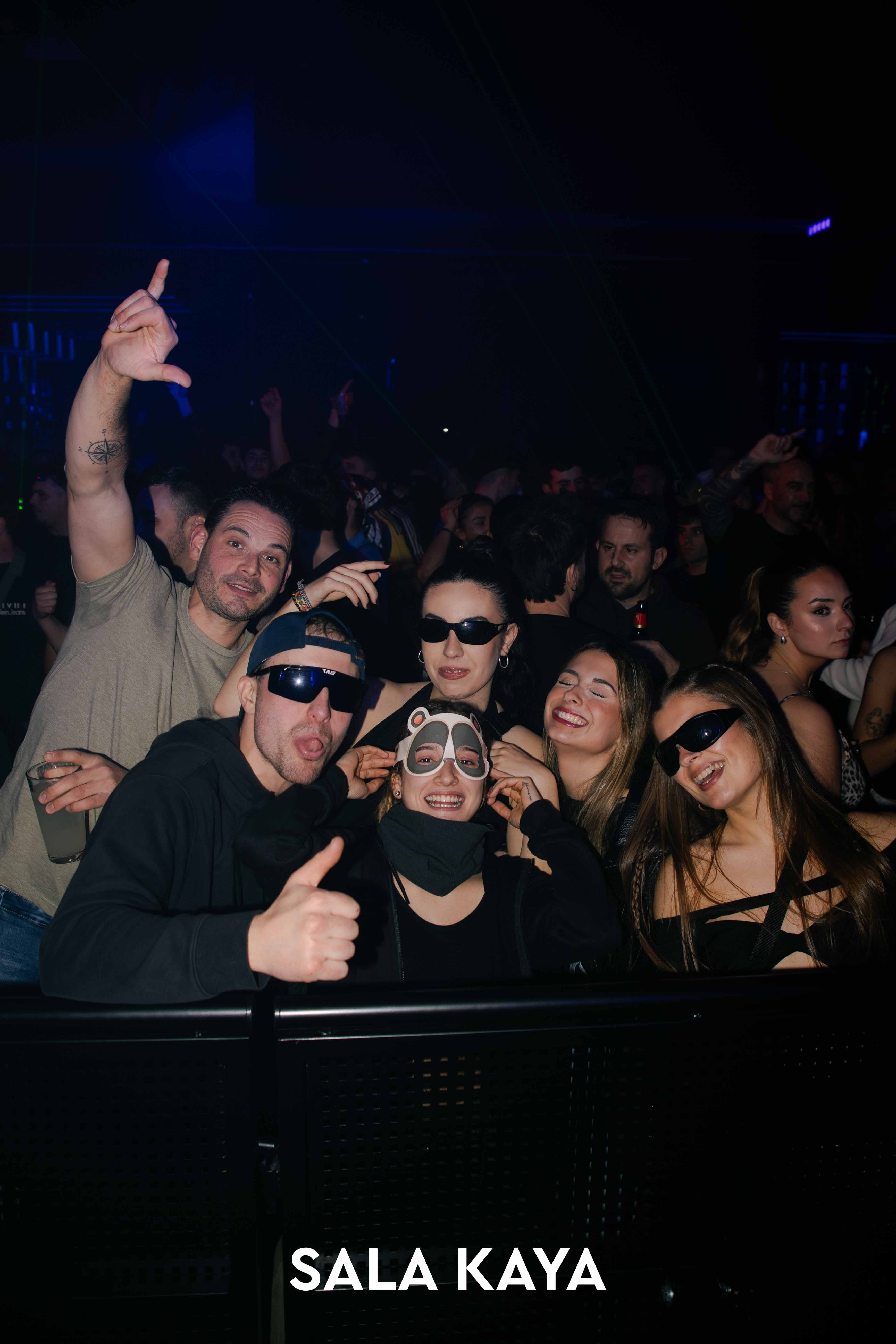 foto de público de KSTYLE Y CARLOS PEREZ