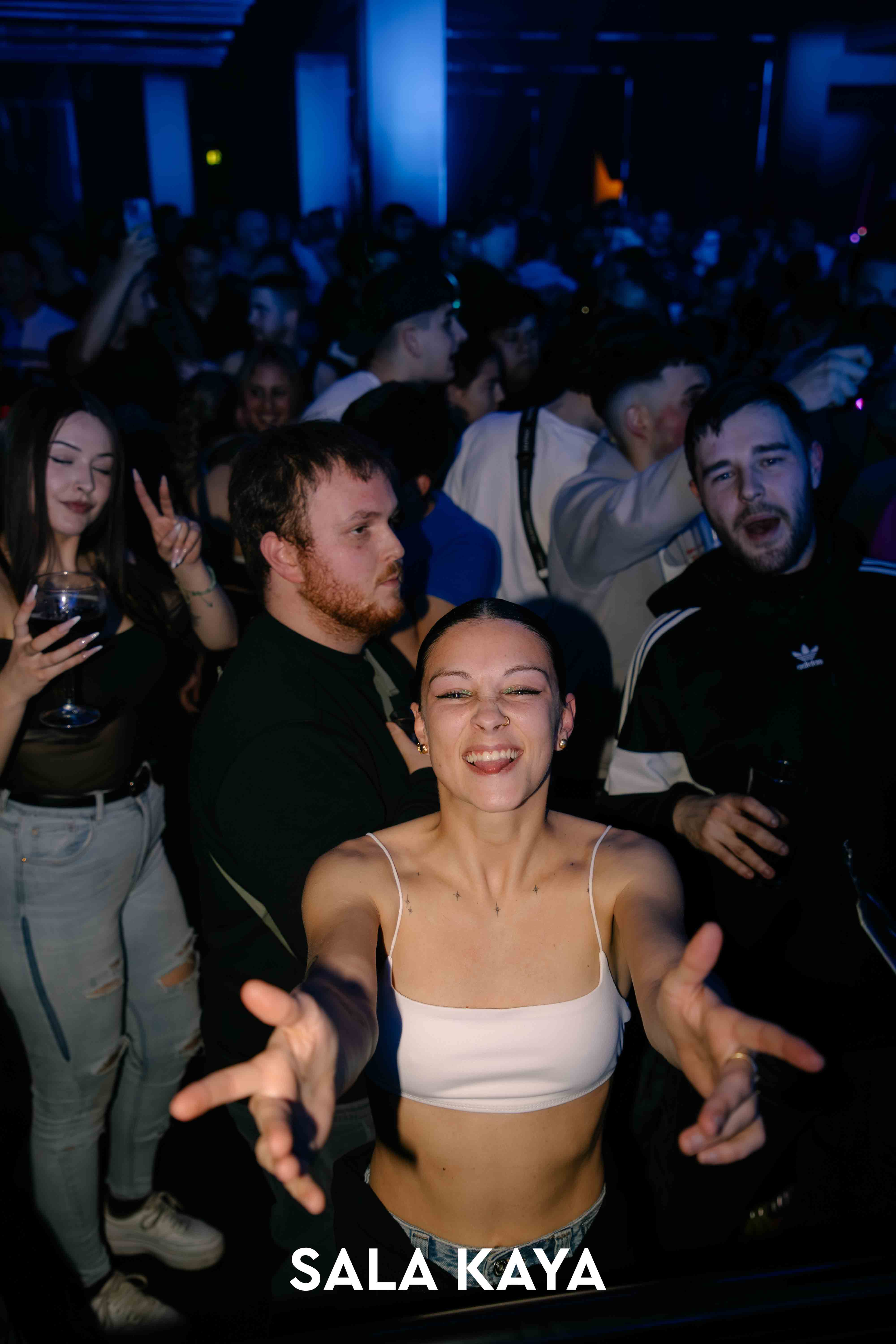 foto de público de KSTYLE Y CARLOS PEREZ