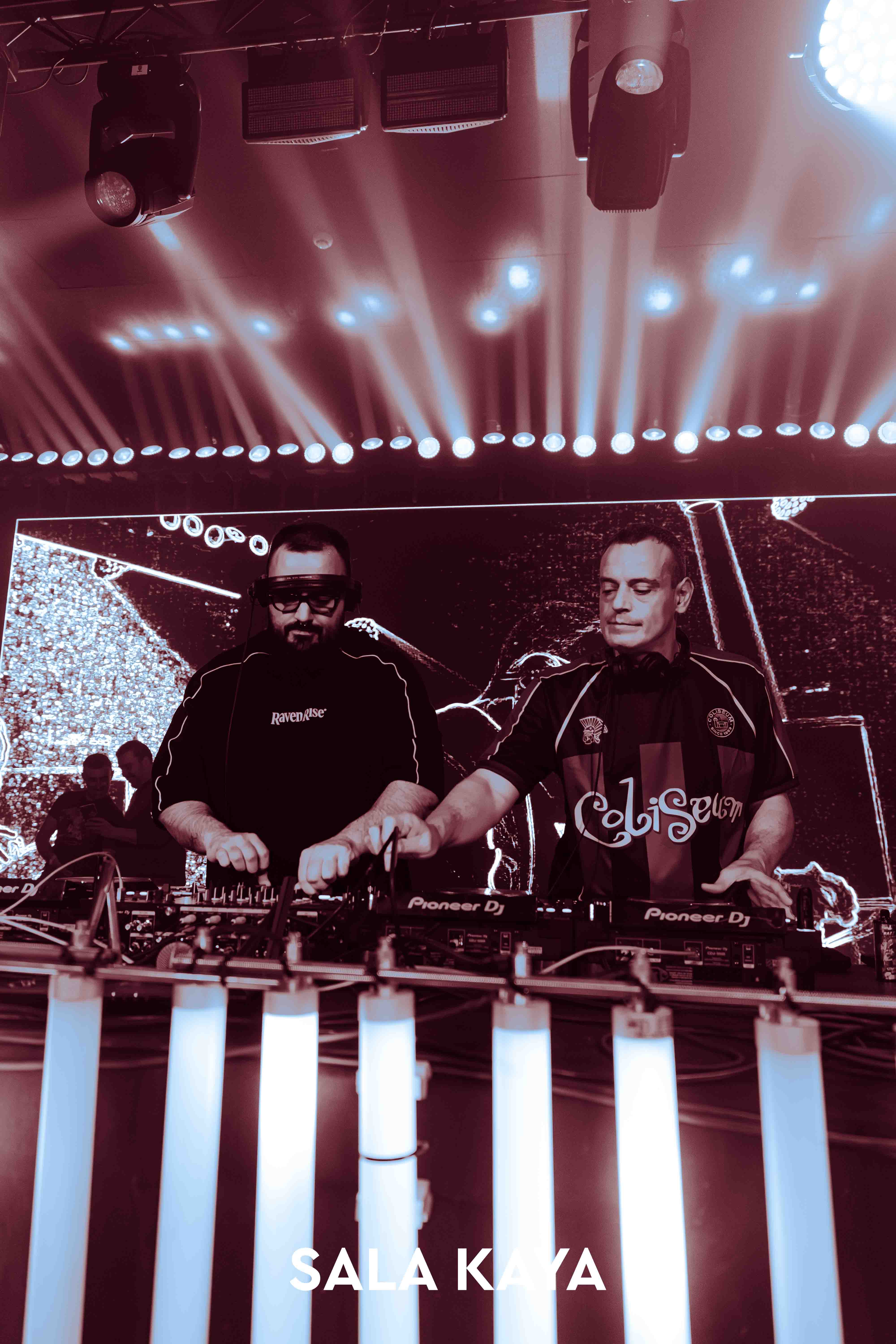 foto de público de KSTYLE Y CARLOS PEREZ