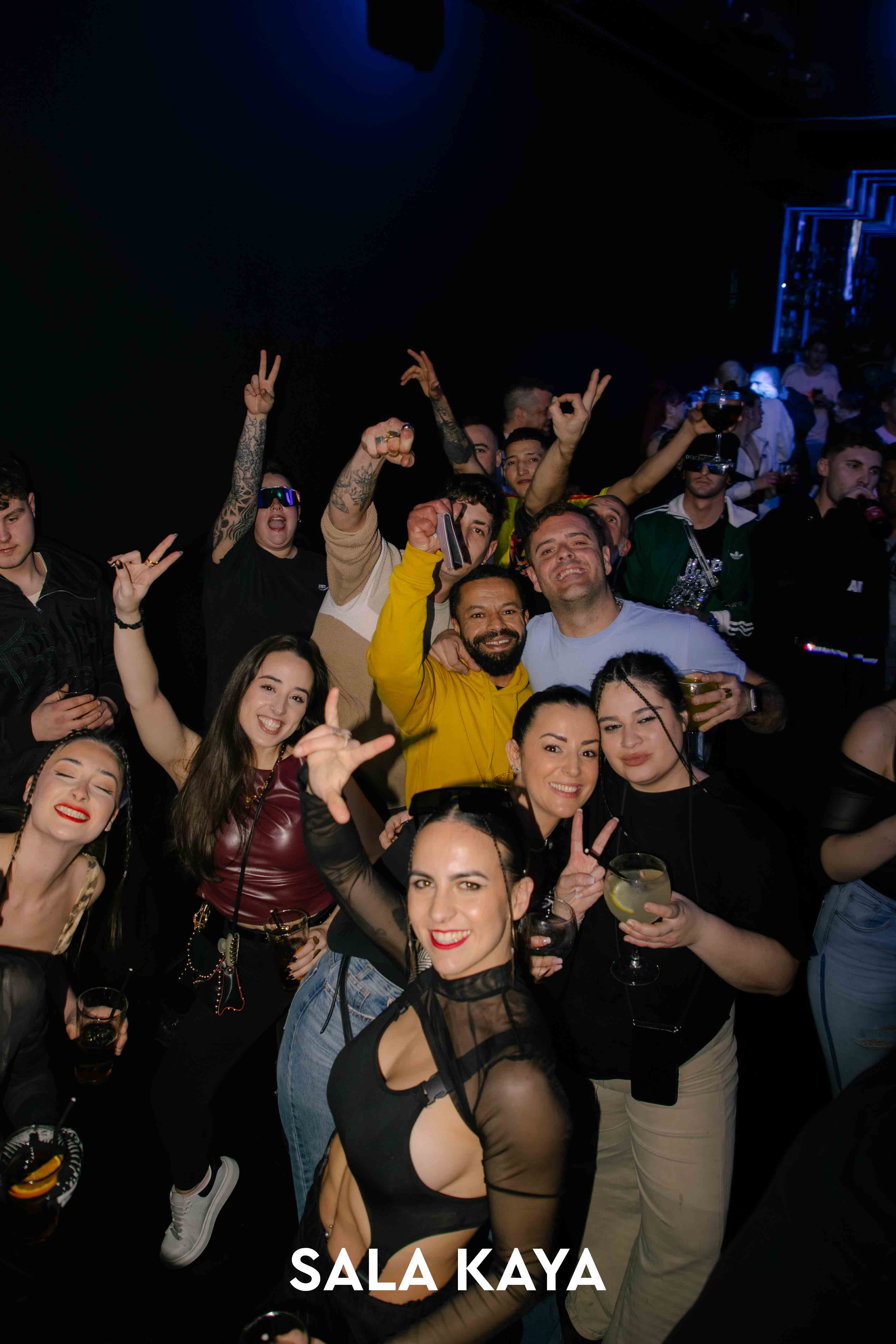 foto de público de KSTYLE Y CARLOS PEREZ