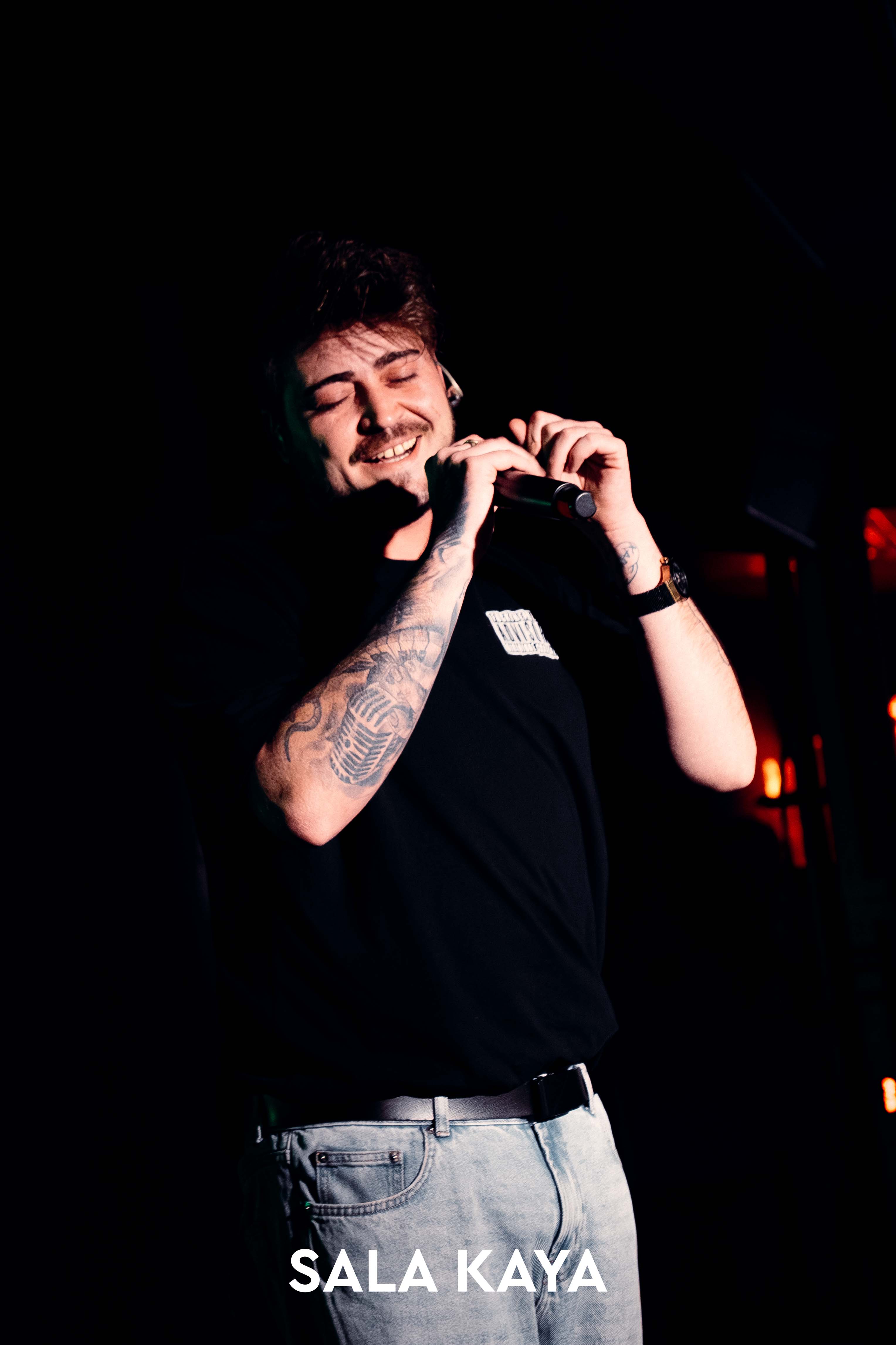 foto de público de NIKONE