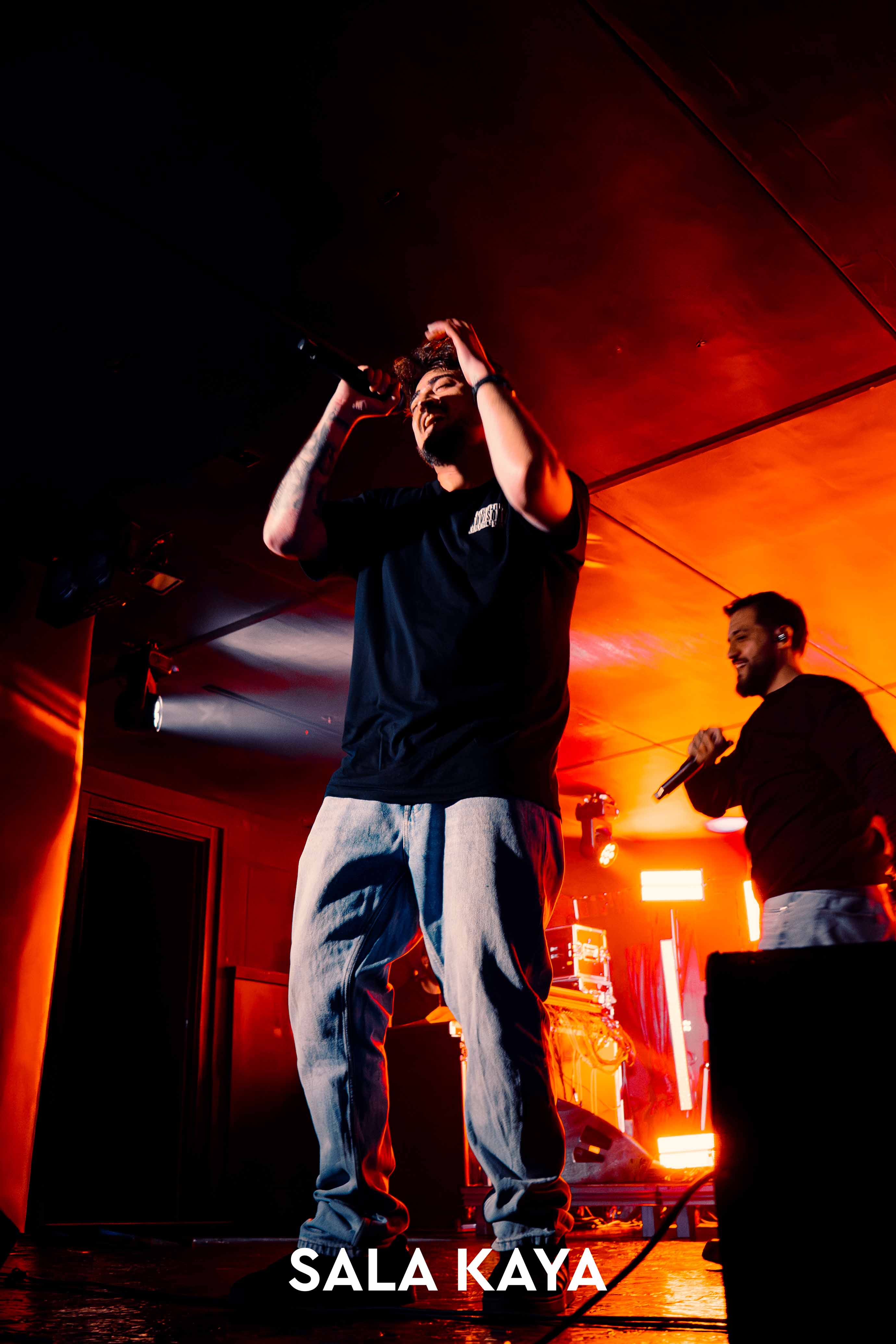 foto de público de NIKONE