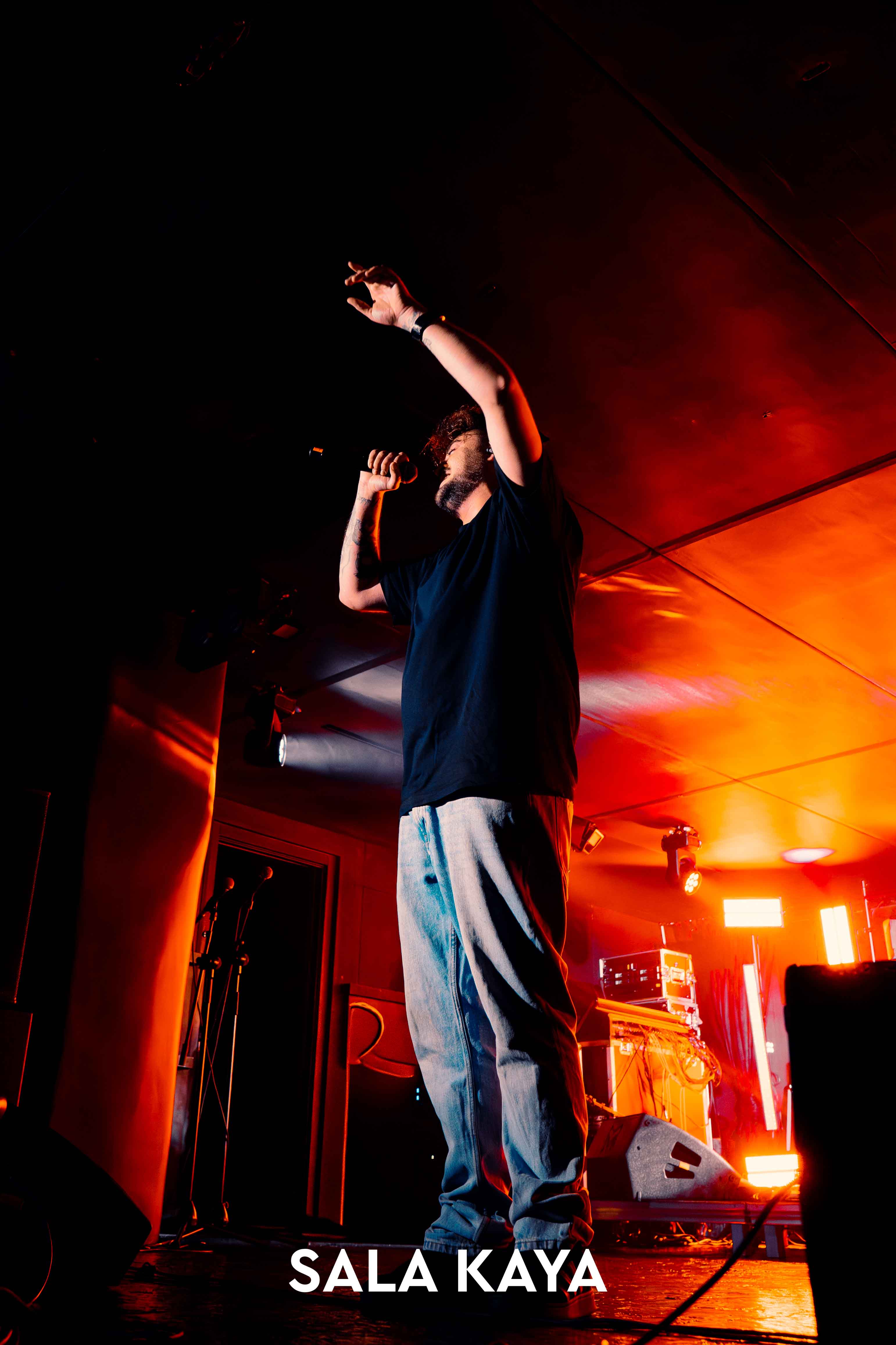 foto de público de NIKONE