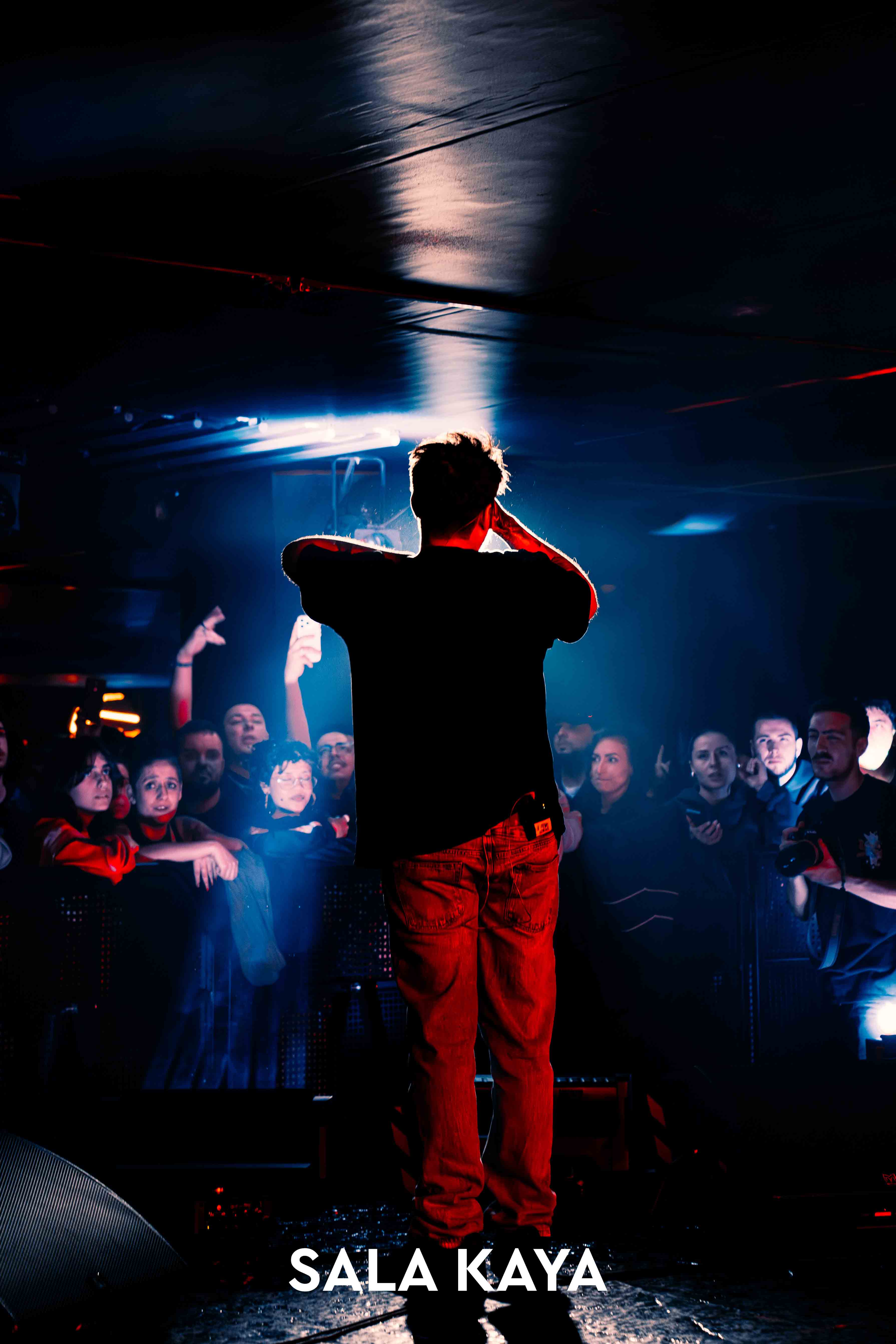 foto de público de NIKONE