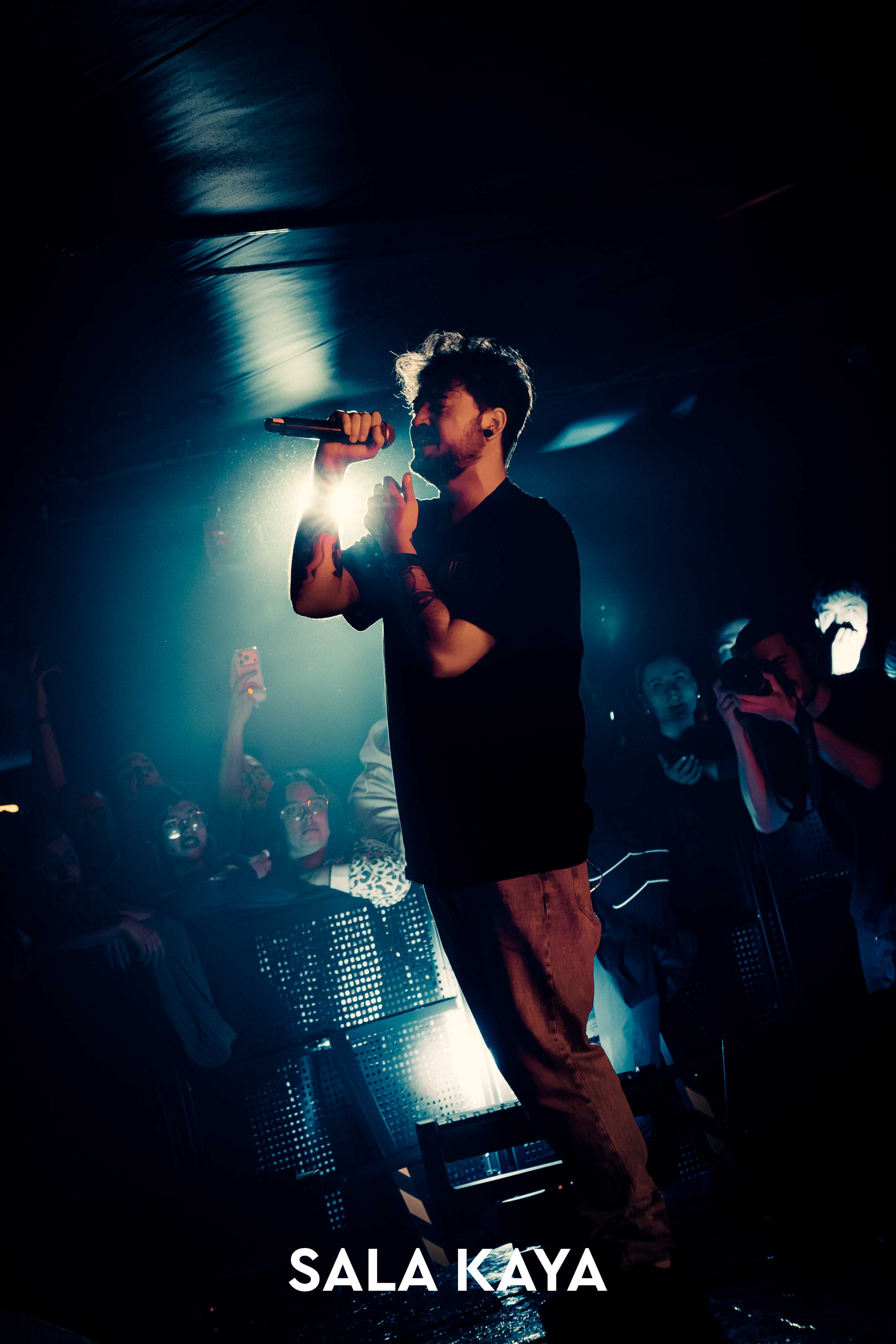 foto de público de NIKONE