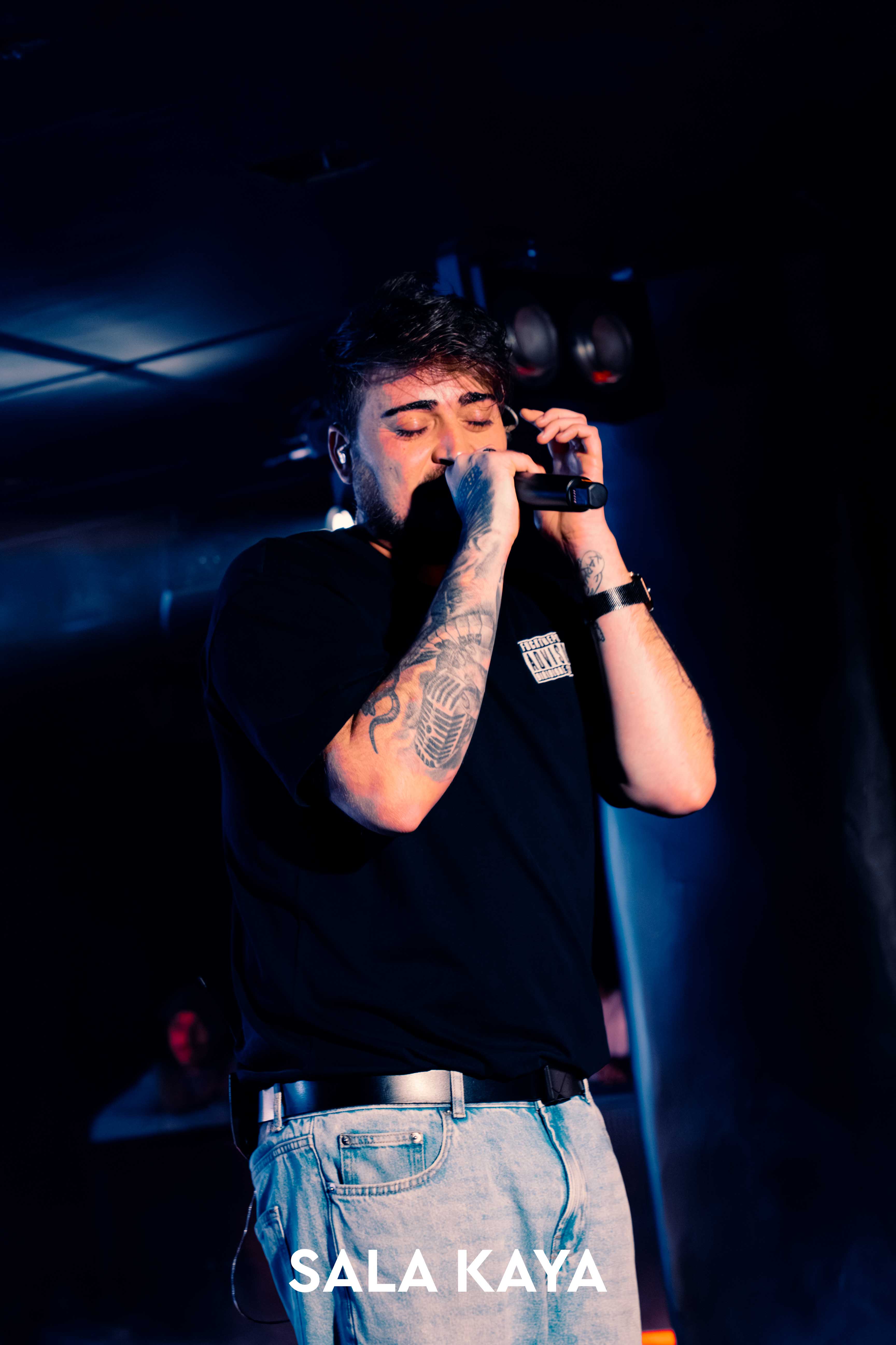 foto de público de NIKONE