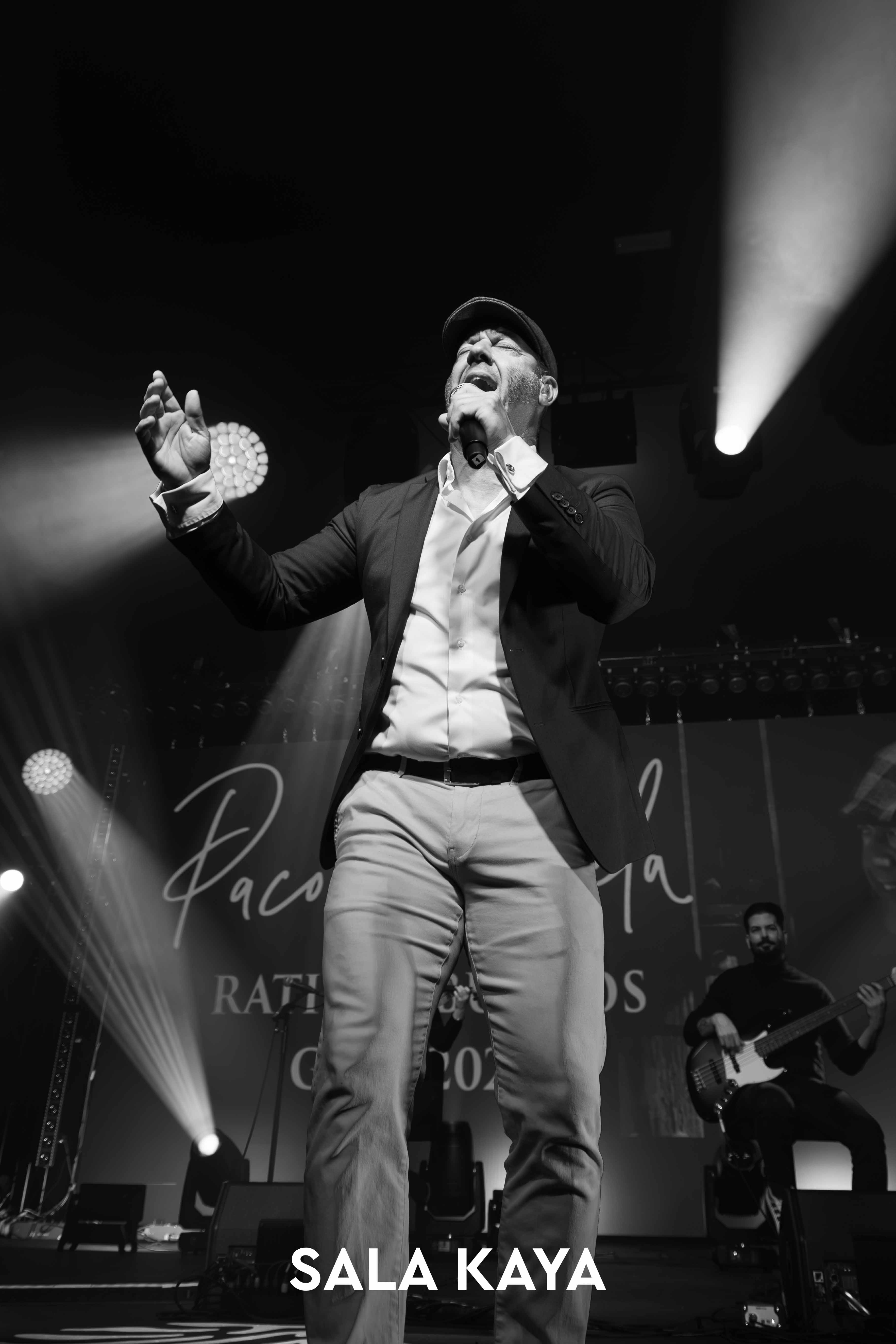 foto de público de PACO CANDELA