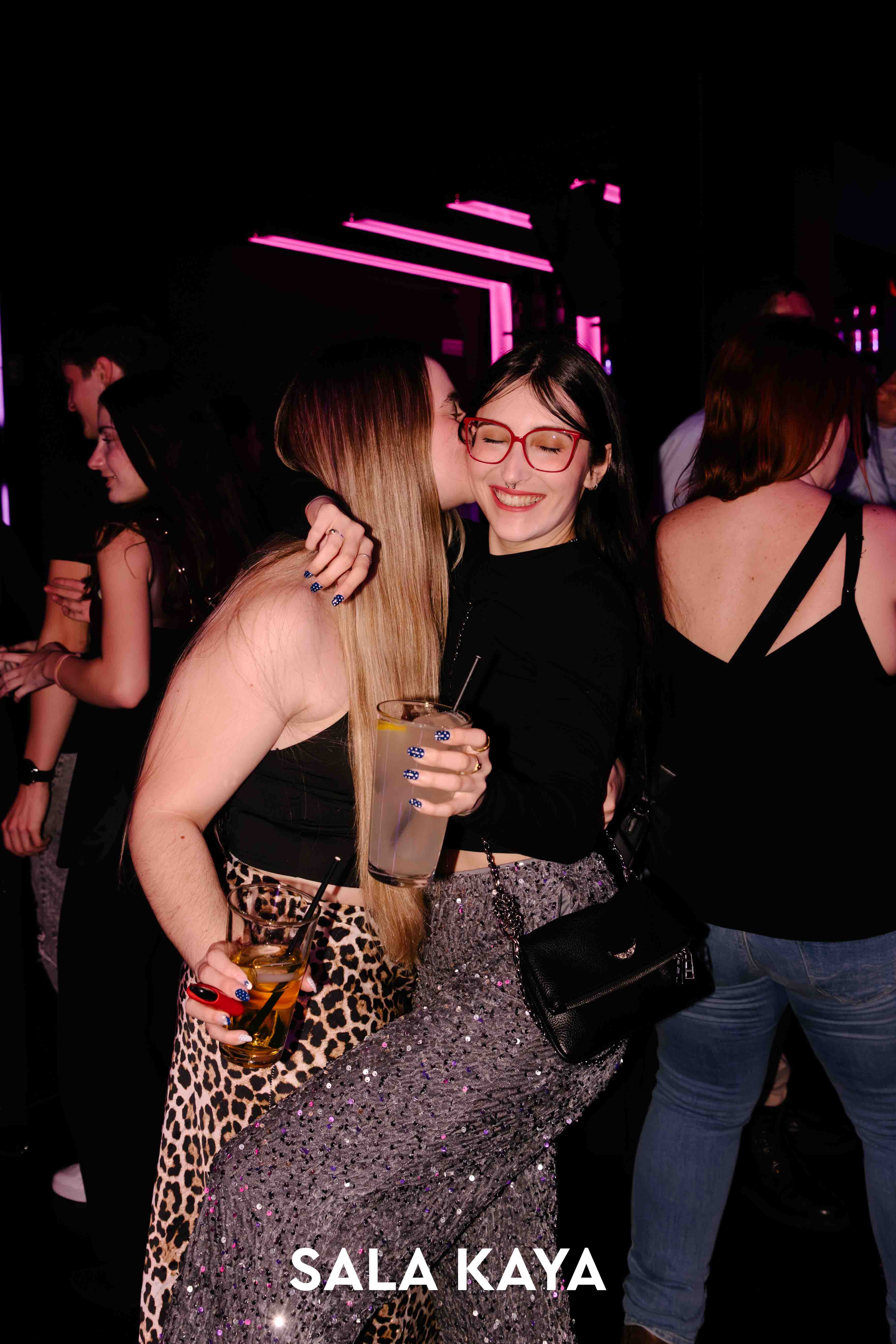 foto de público de POST HENRY MENDEZ