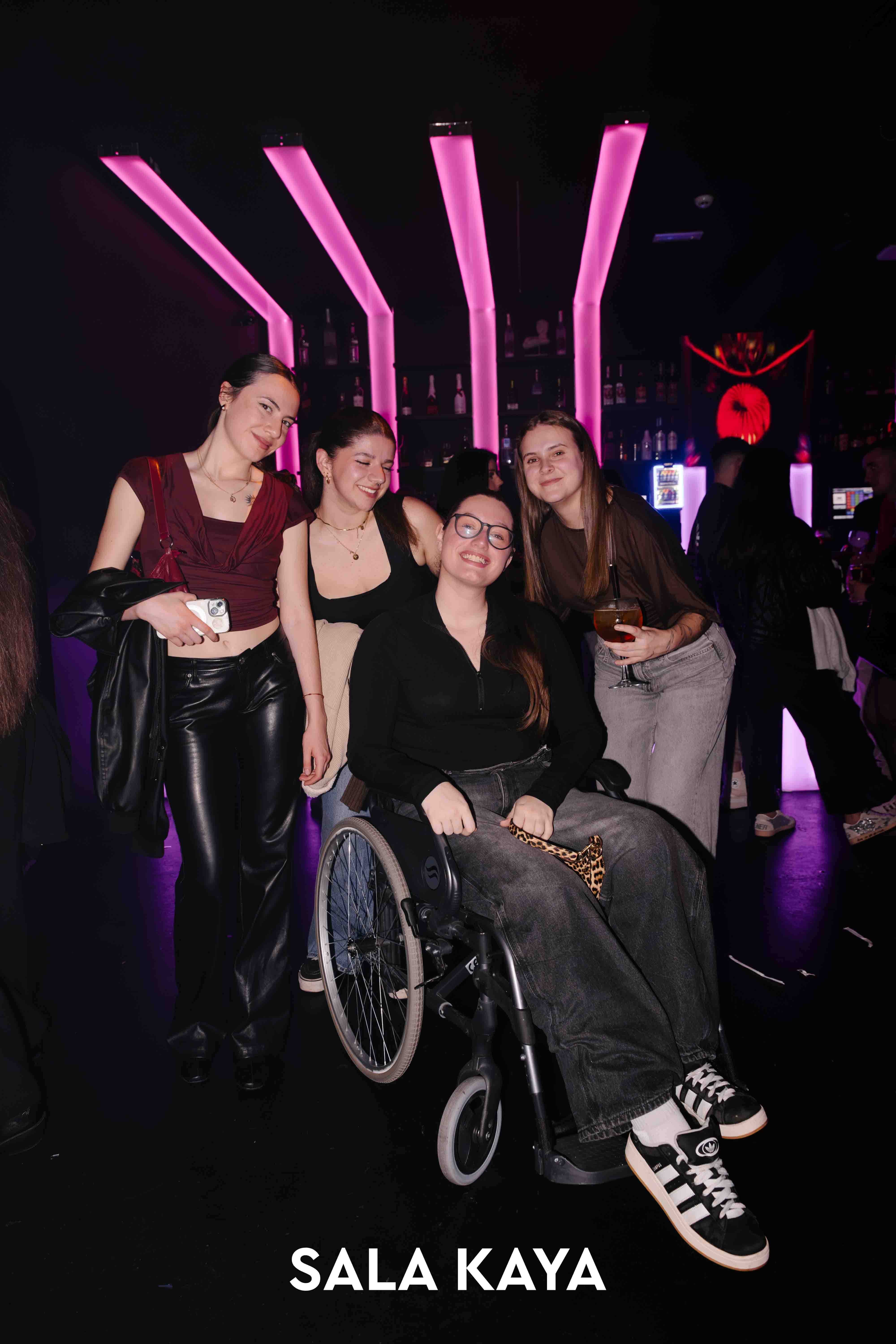 foto de público de POST HENRY MENDEZ