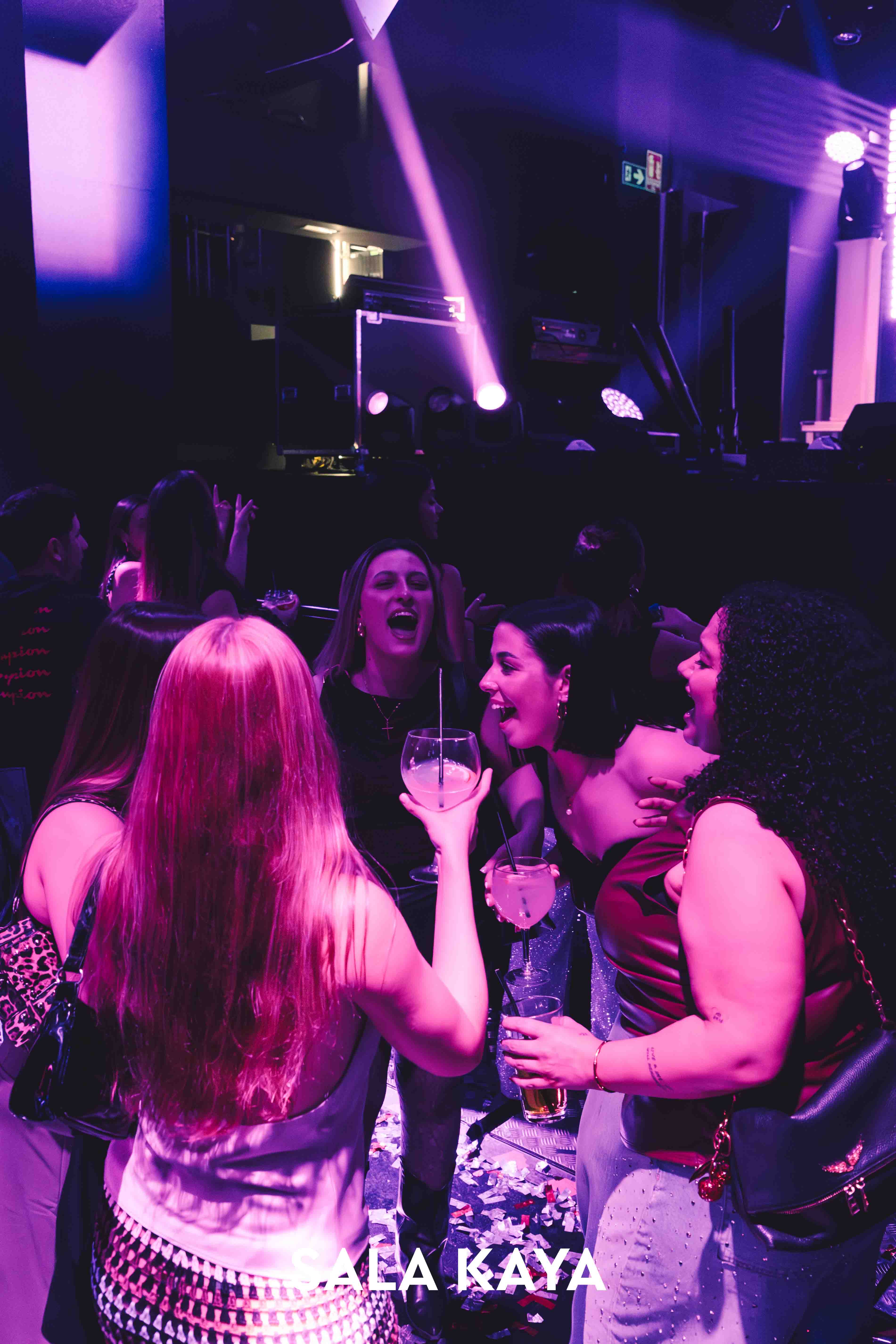 foto de público de POST HENRY MENDEZ