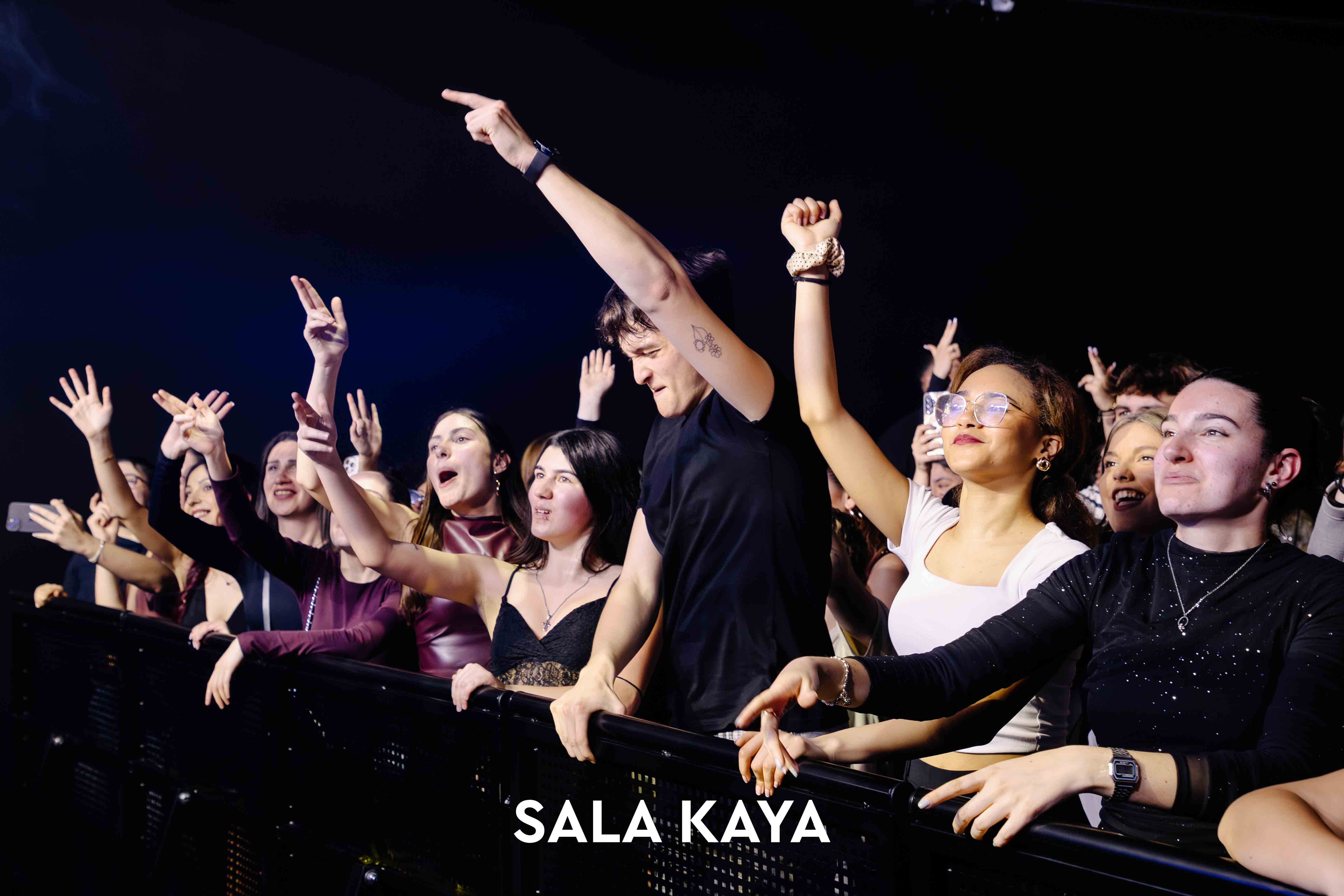 foto de público de HENRY MENDEZ